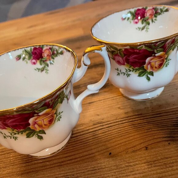 Royal Albert - Old Country Roses - Tea cup - Picture 2 of 3